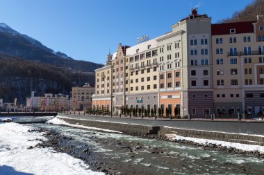 Kayak Merkezi vadi Rosa Khutor içinde. Sochi, Rusya Federasyonu