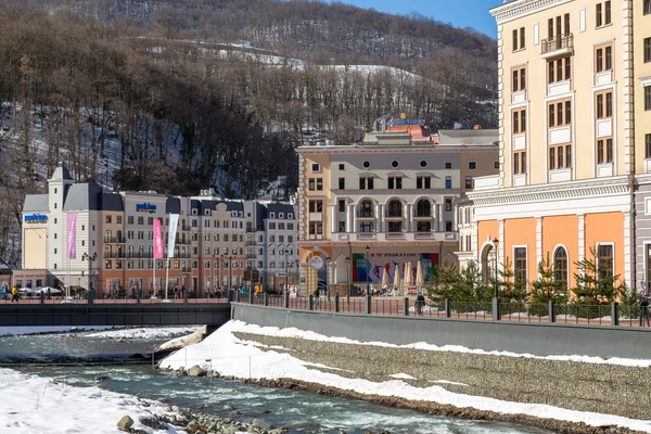 Kayak Merkezi vadi Rosa Khutor içinde. Sochi, Rusya Federasyonu