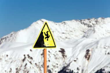 Dağlarda uyarı işareti