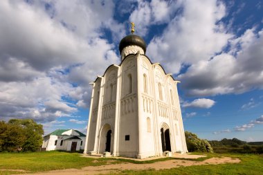 Kutsal bakire Nerl Nehri üzerinde Kilise şefaat. Rusya