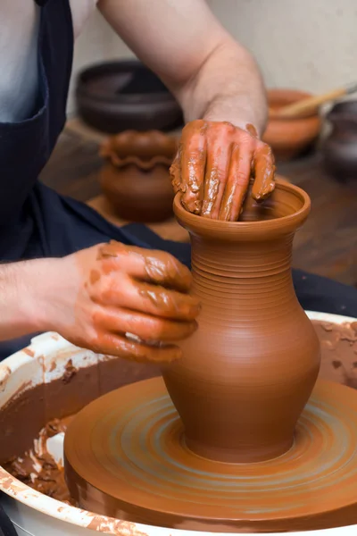 Een pot van klei maken — Stockfoto