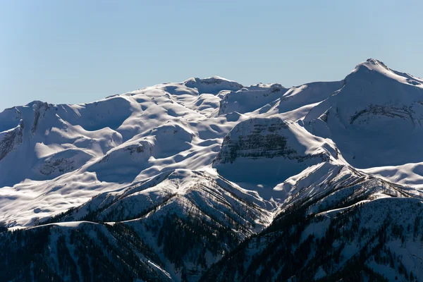 Skigebied Rosa Khutor. Bergen van Krasnaja Poljana. Sochi, Rusland — Stockfoto