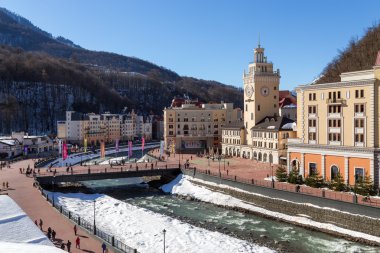 Kayak Merkezi vadi Rosa Khutor içinde. Sochi, Rusya Federasyonu