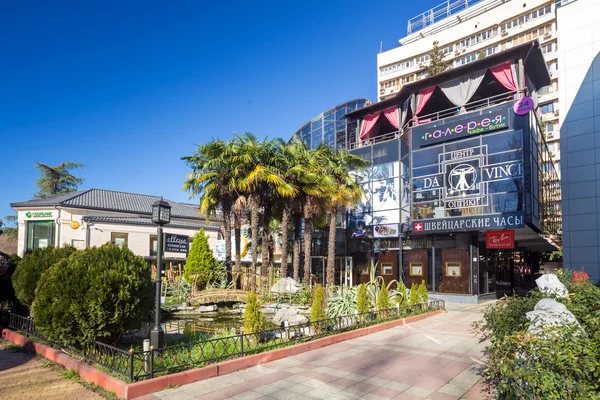 Centro comercial y restaurante. Sochi. Rusia — Foto de Stock