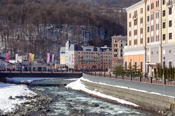 Kayak Merkezi vadi Rosa Khutor içinde. Sochi, Rusya Federasyonu — Stok fotoğraf