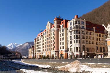 Kayak Merkezi vadi Rosa Khutor içinde. Sochi, Rusya Federasyonu
