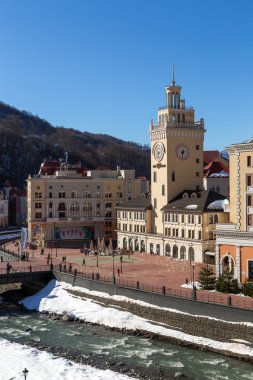 Kayak Merkezi vadi Rosa Khutor içinde. Sochi, Rusya Federasyonu
