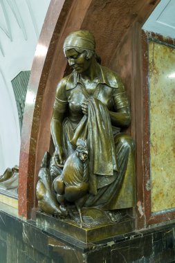 Metro İstasyonu devrim Meydanı Moskova heykel. Rus