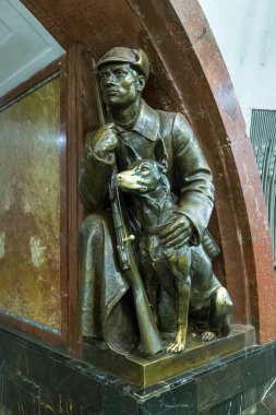 Metro İstasyonu devrim Meydanı Moskova heykel. Rus