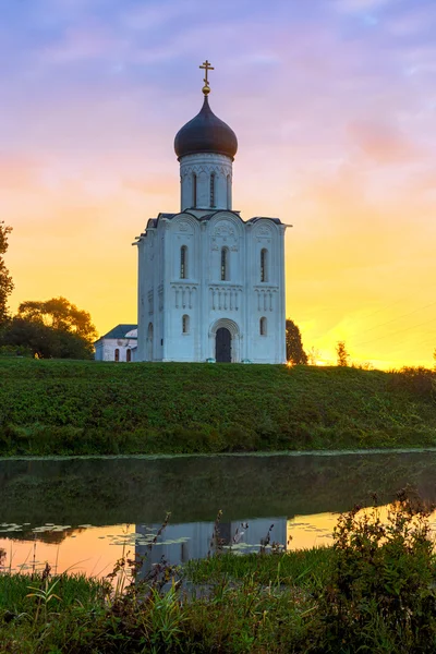 The Church of the Intercession of the Holy Virgin on the Nerl Ri — Stock Photo, Image