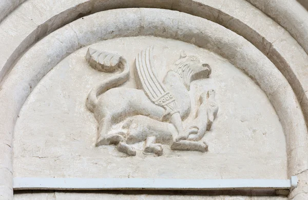 Decoraciones en las paredes de la Iglesia Intercesión de la Santísima Virgen en Ne — Foto de Stock