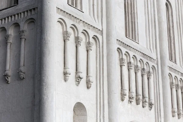 Decorazioni su pareti di Chiesa Intercessione di Santa Vergine su Ne — Foto Stock