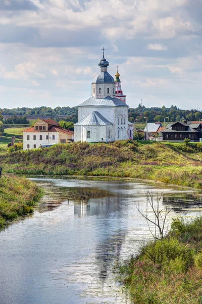 Suzdal. Ansicht der Kirche des Propheten Elija. Russland — Stockfoto