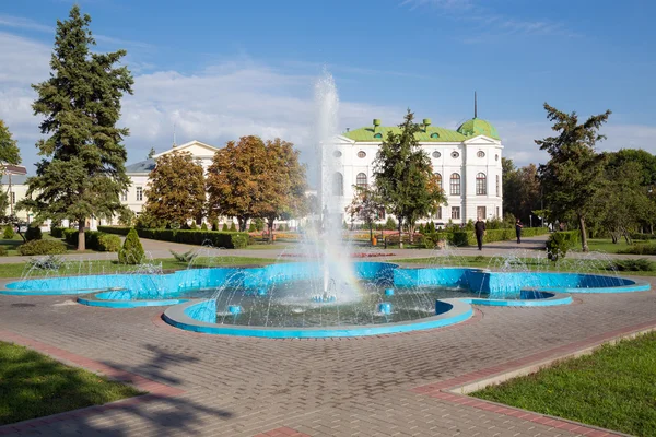 Rusia. Tambov. Fuente en parque de la ciudad — Foto de Stock