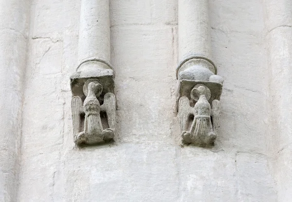 Décorations sur les murs de l'église Intercession de la Sainte Vierge sur Ne — Photo