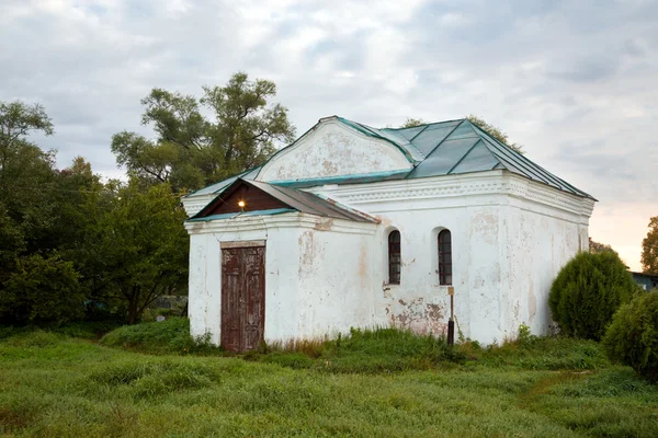 Iglesia de los Tres Jerarcas de los Maestros Ecuménicos. Bogoly. —  Fotos de Stock