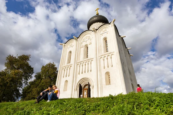 Kirkens forbøn for hellige Jomfru på Nerl River. Rusland - Stock-foto