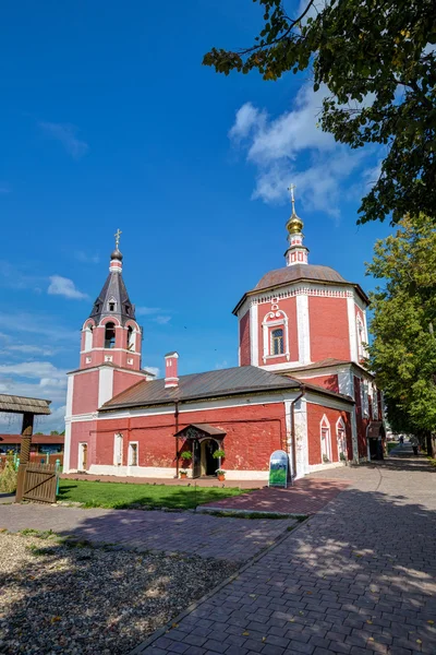 Tempel der Himmelfahrt der seligen Jungfrau Maria. suzdal. Das Problem ist nur, dass es sich dabei um ein Problem handelt, das wir nicht lösen können. — Stockfoto