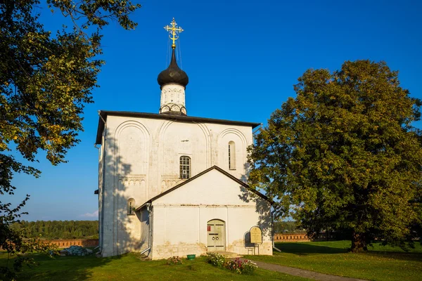 Kerk van de heiligen Boris en Gleb. Gebouwd in 1152. Kideksja. Rusland — Stockfoto