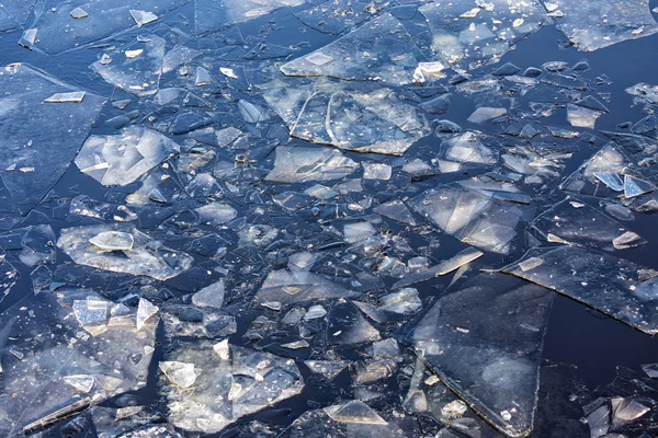 Eisschollen im Wasser — Stockfoto
