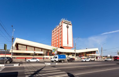 Tren istasyonunun şehrin Lipetsk modern binalar. Rusya