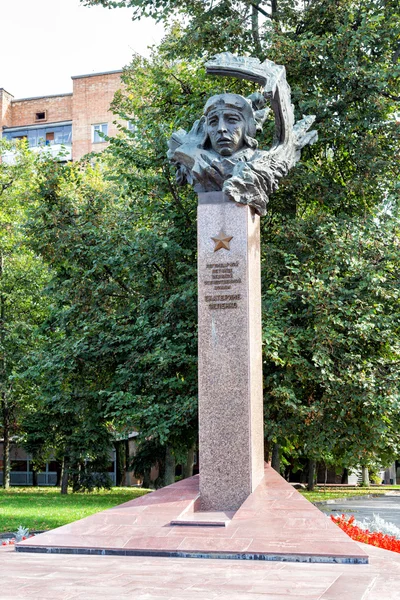Пам'ятник Зеленко Катерина. Курська битва. Росія — стокове фото
