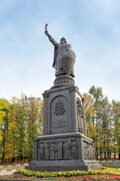 Monumento a Vladimir, o Grande em Belgorod. Rússia — Fotografia de Stock