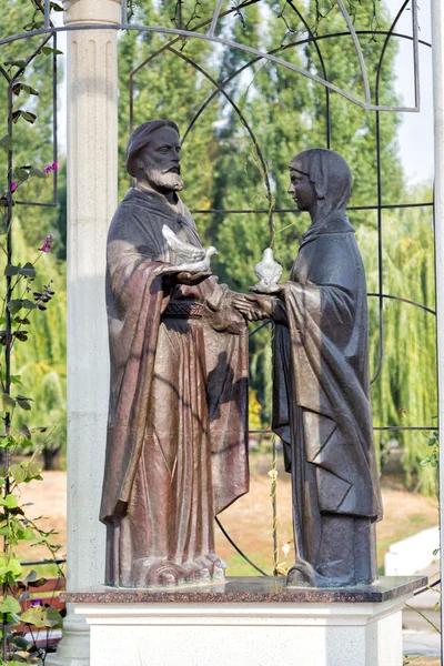 Monument till St. Prins Peter och Fevroniya - beskyddare av härden. Belgorod. Ryssland — Stockfoto