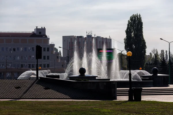 Фонтан на площі Петра Великого. Липецьк — стокове фото