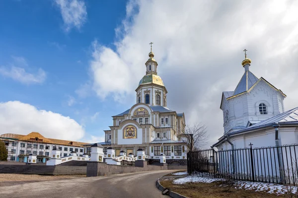 Klooster Heilige Drie-eenheid Seraphim-Diveevo, Diveevo, Rusland — Stockfoto