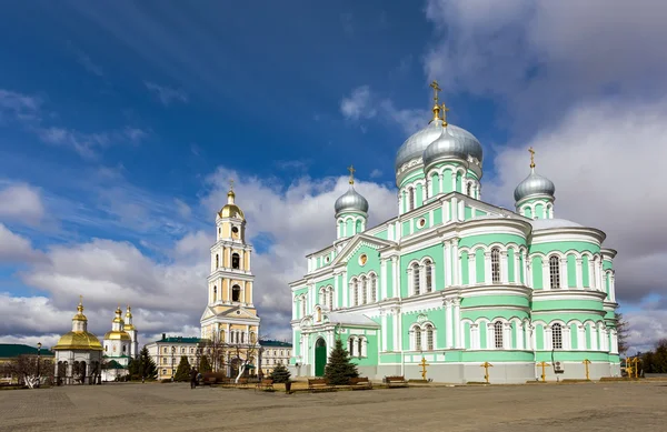 Heilige Drie-eenheid-Saint Seraphim-oudere klooster. Nizjni Novgorod — Stockfoto