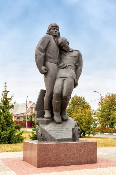 Composition sculpturale tankman et fantassin. Prokhorovka. Russie — Photo