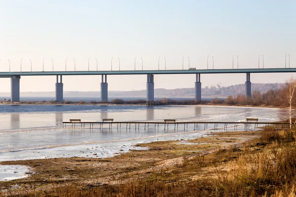 Kineshemsky mostu nad rzeką Volga. Kineszmie. Rosja — Zdjęcie stockowe