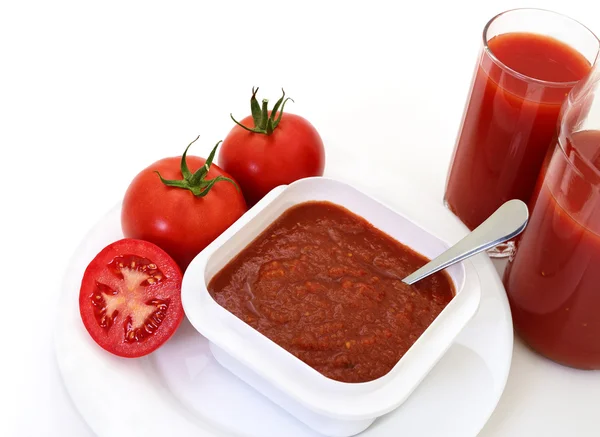 Томаты и томатный сок . — стоковое фото