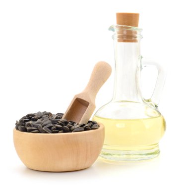 Ay çekirdeği ve yağ. Beyazda izole edilmiş. 