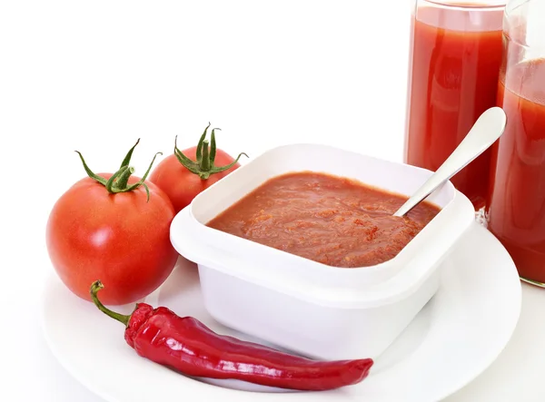 Tomatoes, pepper and ketchup. — Stockfoto