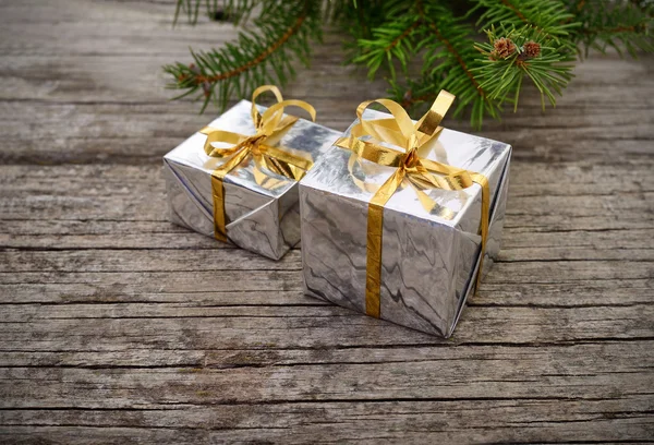 Árbol de Navidad y cajas de regalo. —  Fotos de Stock