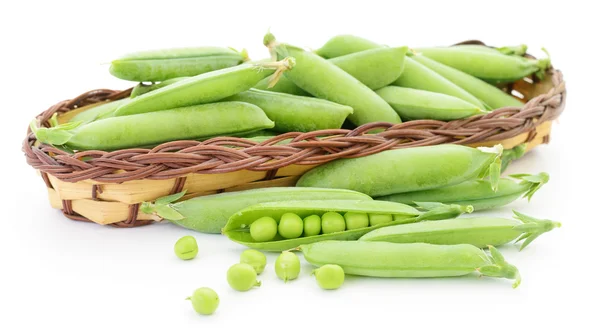 Guisantes verdes en cesta . — Foto de Stock