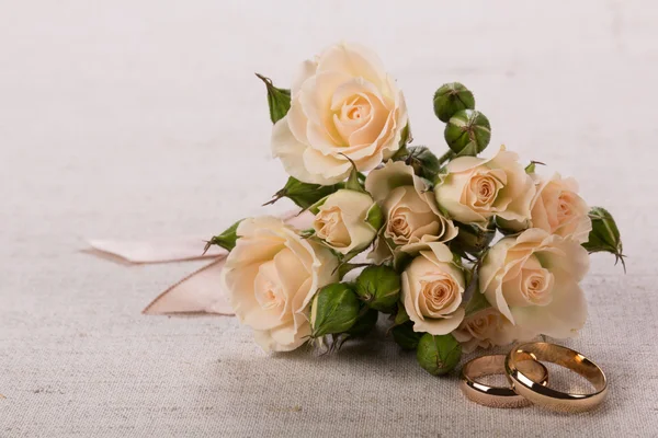 Bruiloft concept met ringen — Stockfoto
