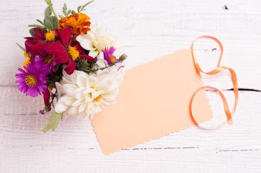 sonbahar çiçek ve metniniz için kartı