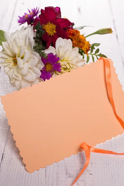 Flores de outono e cartão para o seu texto — Fotografia de Stock