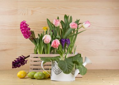 Taze bahar çiçekli güzel bir Paskalya arkaplanı