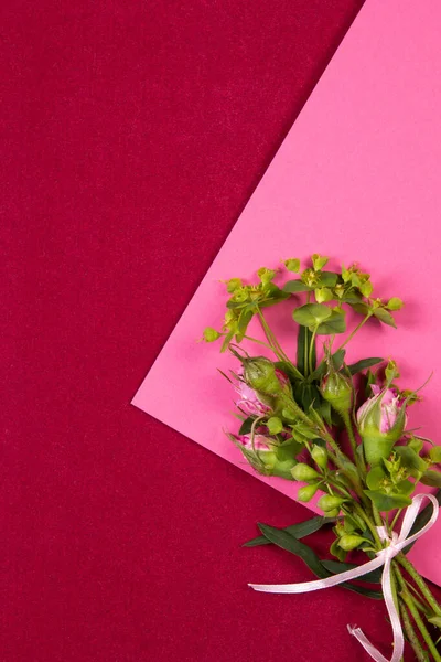 Fond Créatif Avec Bouquet Fleurs Fraîches Endroit Pour Texte — Photo