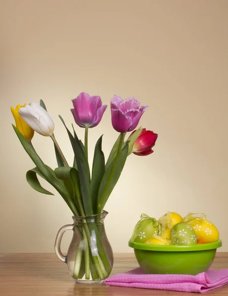 Ovos Páscoa Flores Frescas Primavera — Fotografia de Stock