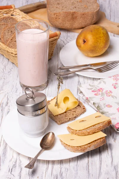 Yoghurt Smoothie Vers Fruit Voor Het Ontbijt — Stockfoto