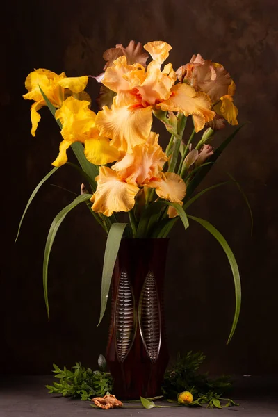 Bouquet Belle Iridi Gialle Vaso Vetro — Foto Stock