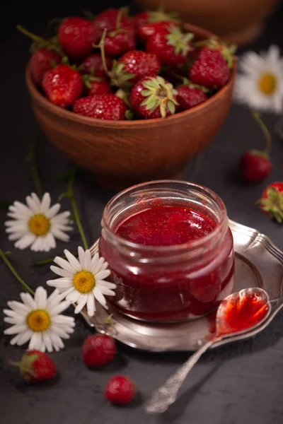 Lahodná Jahodová Marmeláda Čerstvé Zralé Bobule — Stock fotografie