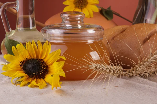 Honey in a glass jar — Stock Photo, Image