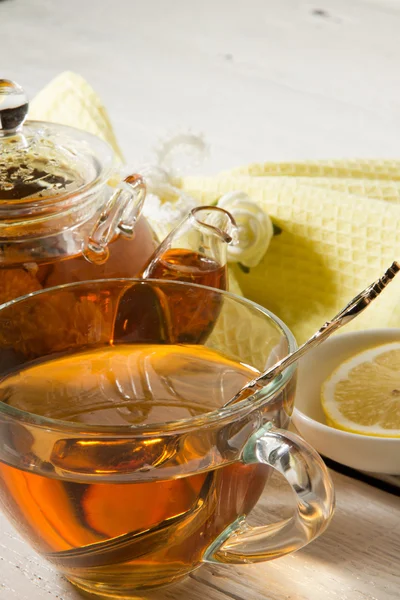 Tetera transparente y taza de té — Foto de Stock