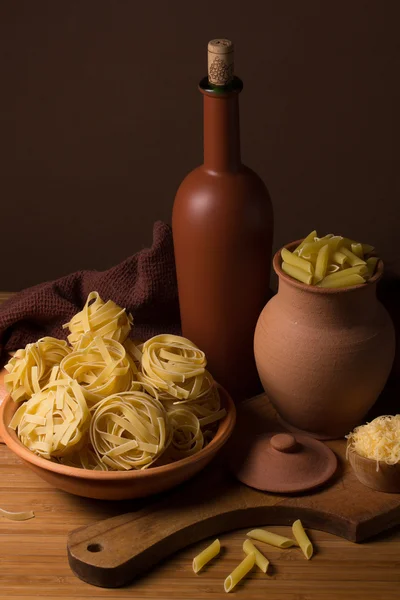 Still life with pasta and ceramic ware — Stock Photo, Image